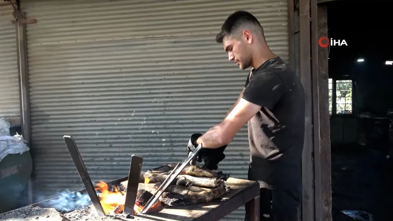 Adana sıcağında "Kelle Paça" ütücülerin zorlu mesaisi