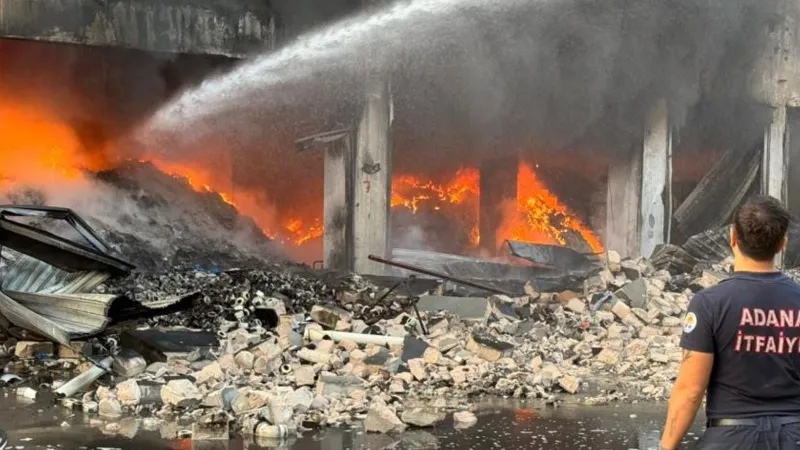 Adana'da Hırdavatçı Kabusu! Yangın Kontrol Altında mı?