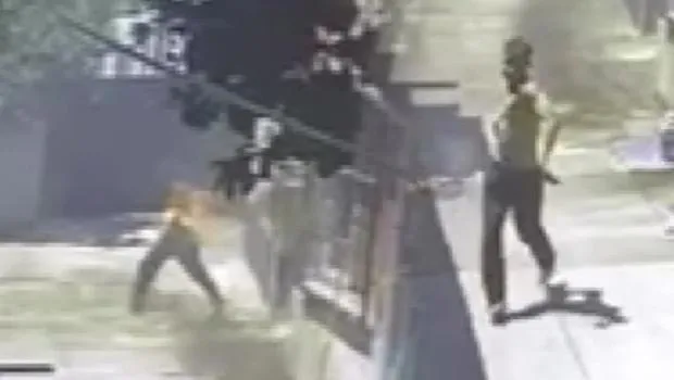 Amcası tarafından benzin dökülerek yakılmıştı! Dehşet anlarının görüntüsü ortaya çıktı