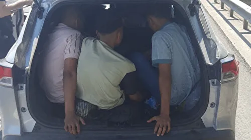 Anadolu Otoyolu'nun Sakarya kesiminde durdurulan araçta 9 düzensiz göçmen yakalandı