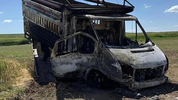 Baba ve oğlunun korkunç ölümü! Elleri bağlı şekilde koyup aracı yakmışlar
