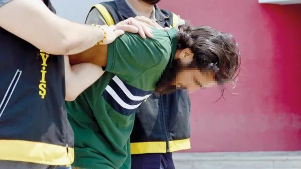 Dışarıda kabadayı emniyette suspus