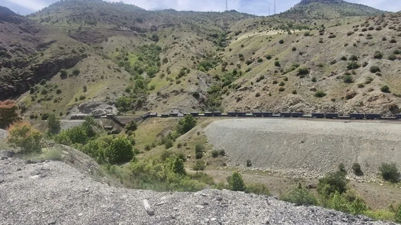 Elazığ'da yük treni raydan çıktı
