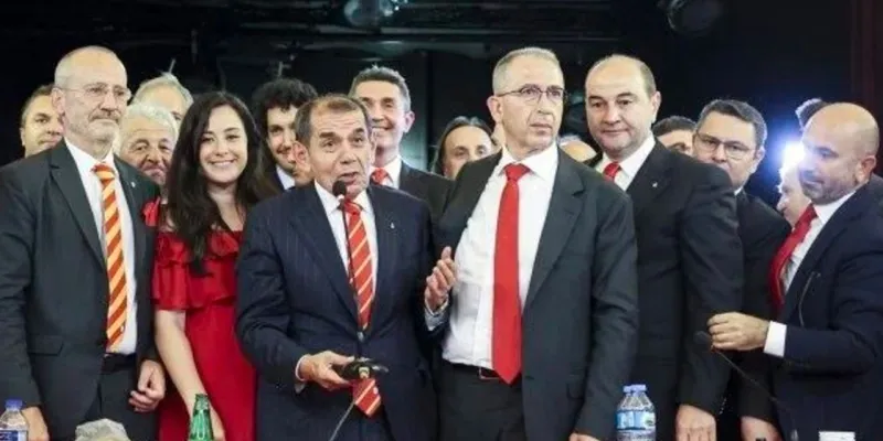 Galatasaray'da yer yok diye uçaktan inen futbolcuyu açıkladı