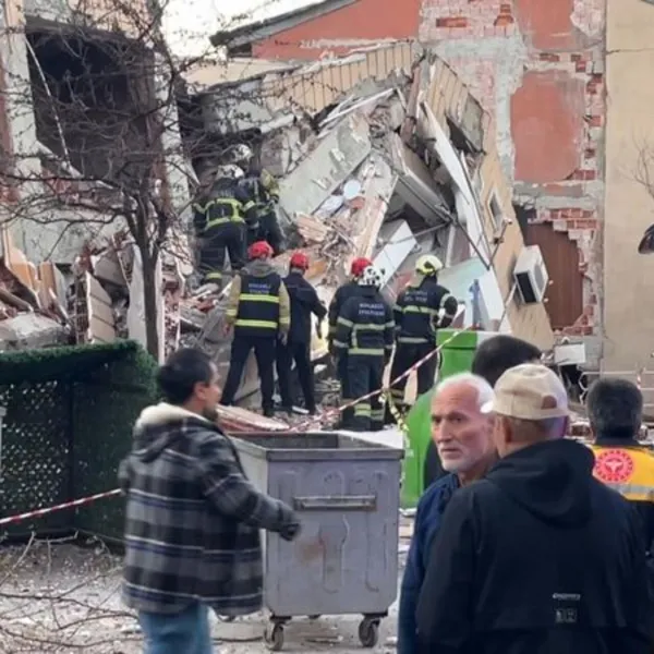 Gebze'de 6 katlı bina çöktü 