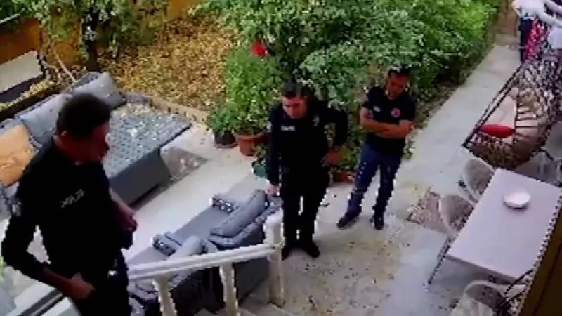 Şeytanlar mı BASTI? Polisi Bıçaklayan Emre'nin Babası Şok Anları Anlattı!