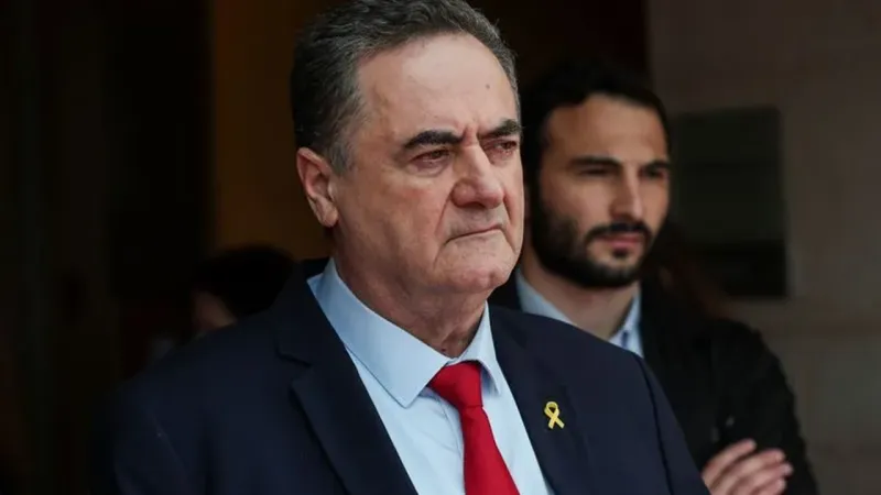 İsrail Savunma Bakanı: Hava Kuvvetleri jetleri İran rejiminin İç Güvenlik Karargahı'nı imha etti