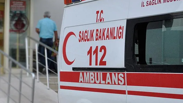 İstanbul'da Okulda Korkunç Anlar! Kapı Öğrencilerin Üzerine Devrildi
