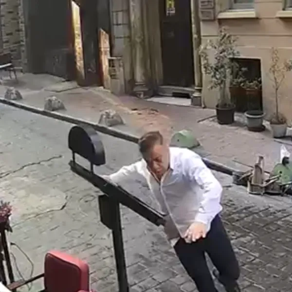 İstiklal Caddesi'nde Silahlı Saldırı! İstanbul'da Neler Oluyor?