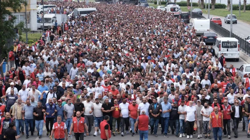İzmir'de işçi grevi sürüyor: Cemil Tugay'dan "Görüşme yolu kapandı" açıklaması