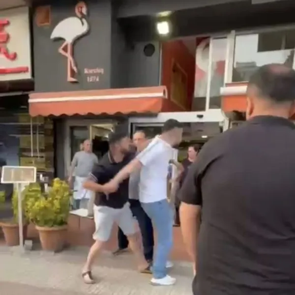 Kadıköy'de trafik kavgası: Boğazını keserim