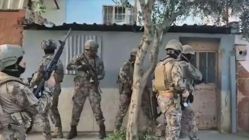 İzmir'de DEAŞ Operasyonu! 15 Terörist Yakalandı! Şok Detaylar