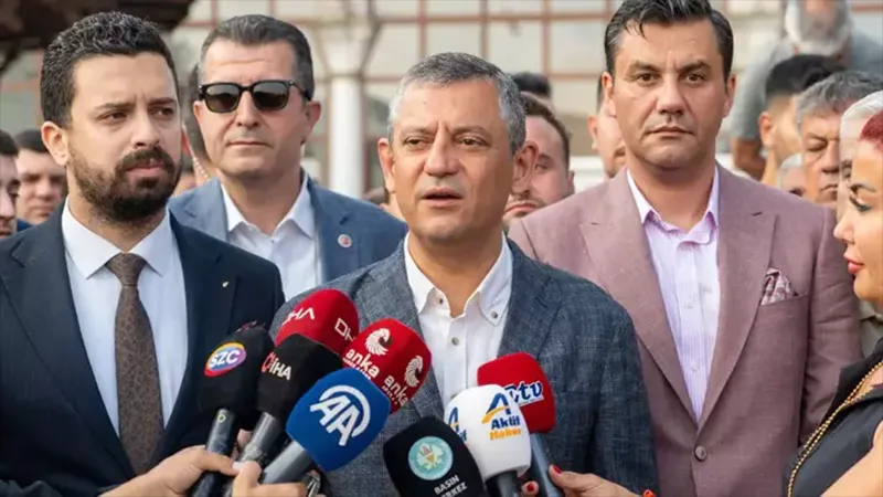 Özgür Özel'den Ferdi Zeyrek için taziye açıklaması: Bir siyaset arkadaşından öte çocukluk, gençlik arkadaşımızı kaybettik