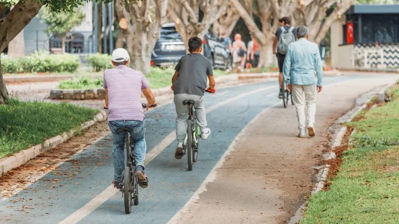 Trafikte bisikletliye dikkat, can güvenliği bildirisi yayınladılar